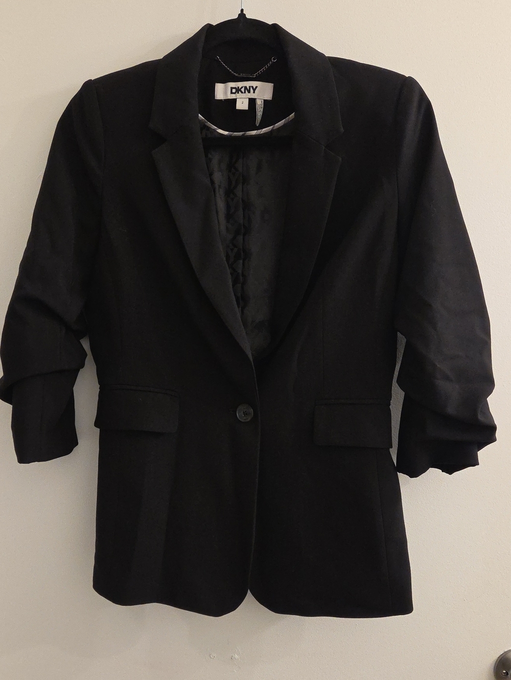 DKNY Ruched-Sleeve One-Button Blazer In Black, Size 2